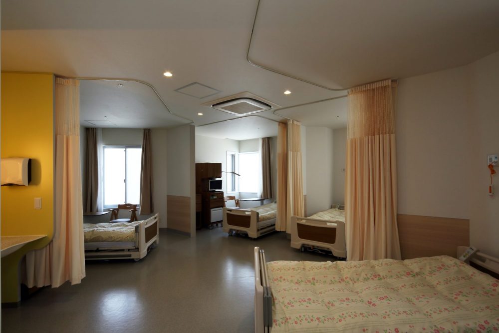 設計コンセプト:個室風4床室の取り組み 光と風に配慮した病室計画 |株式会社ゆう建築設計